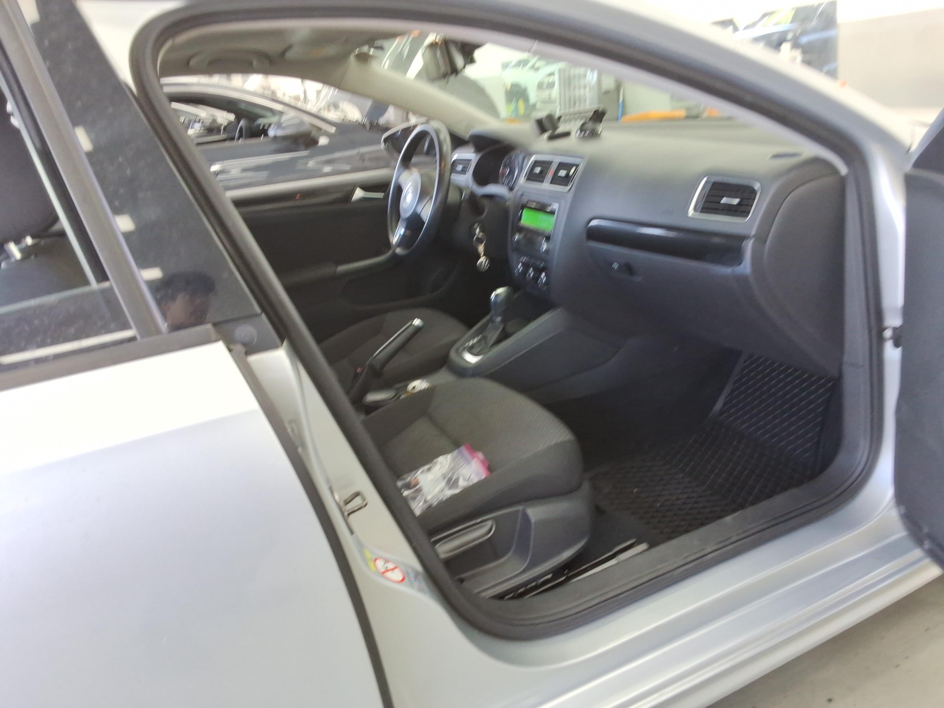 Volkswagen Jetta - 14