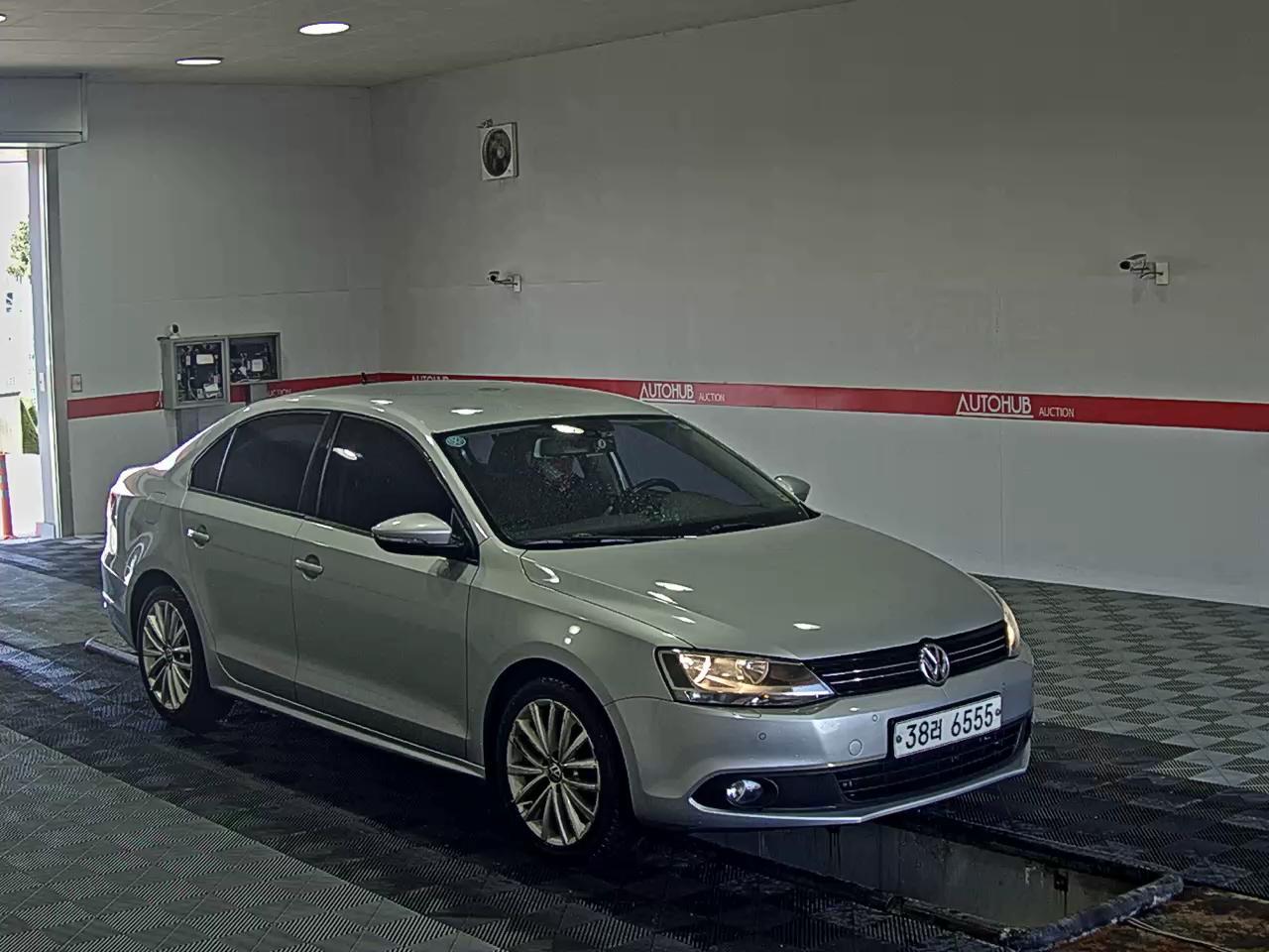 Volkswagen Jetta - 2