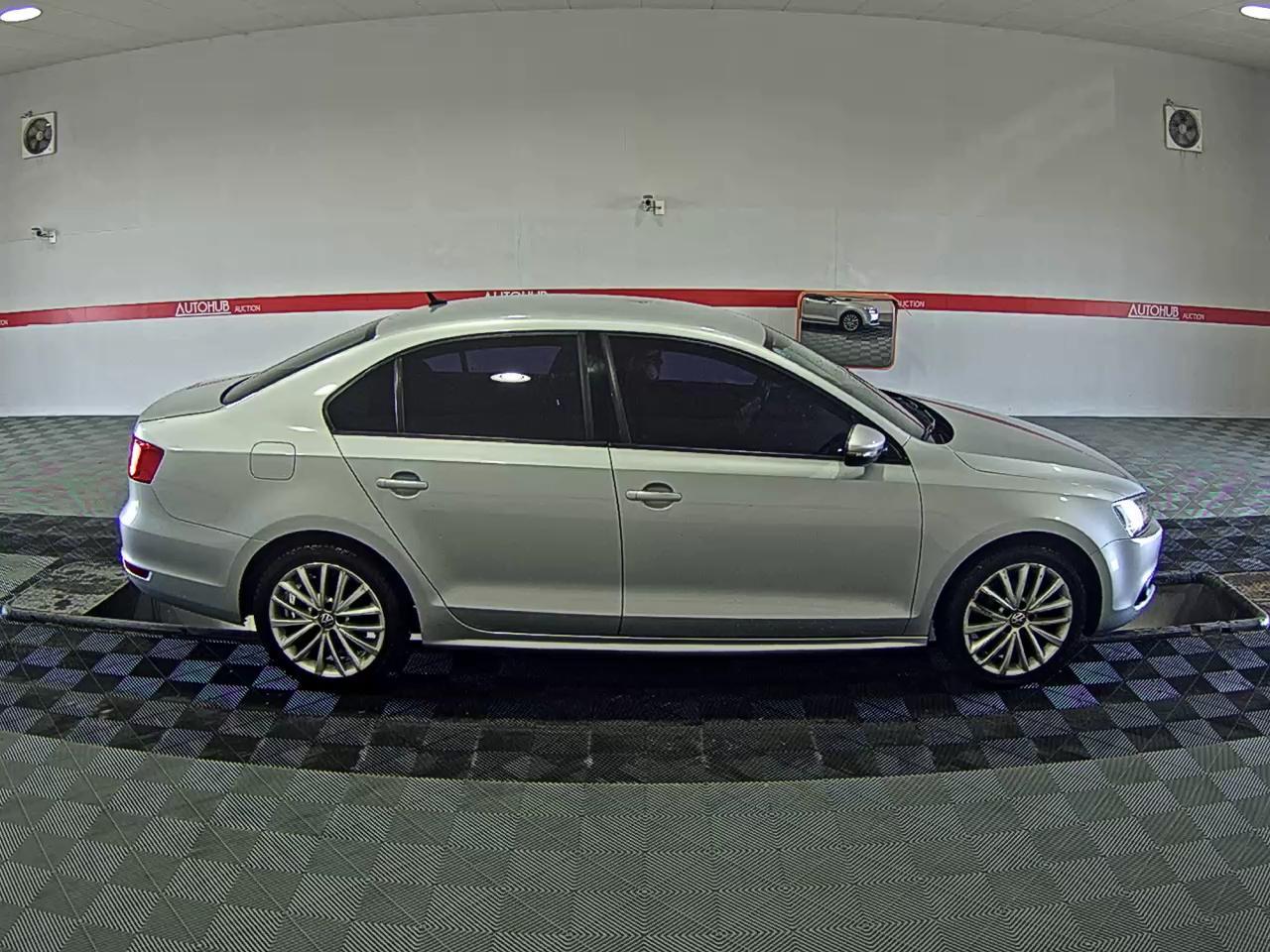 Volkswagen Jetta - 3
