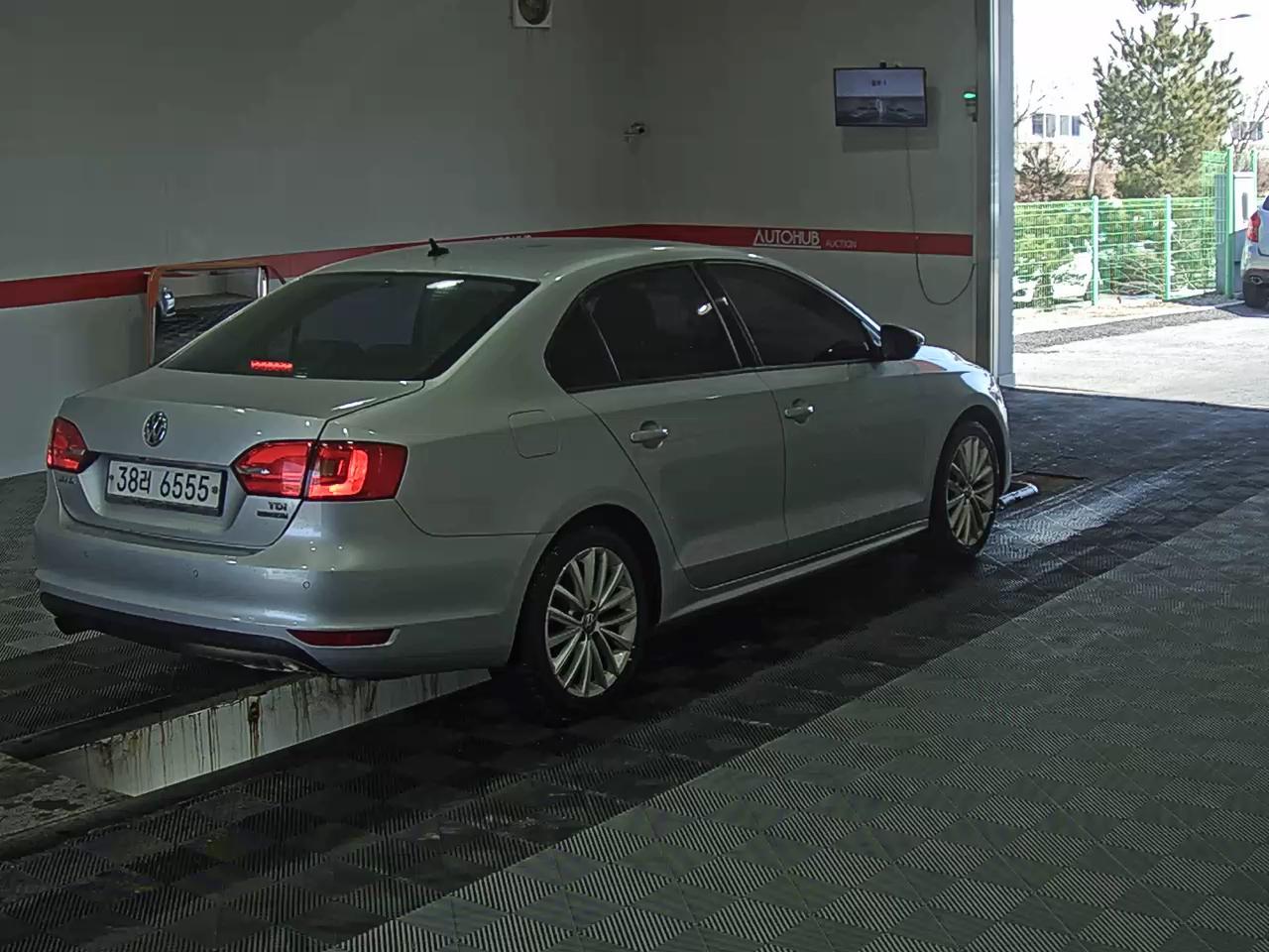 Volkswagen Jetta - 4