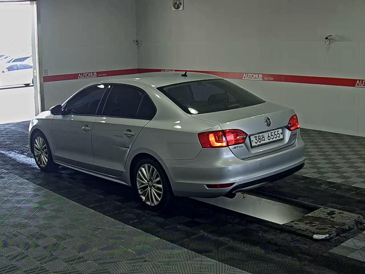 Volkswagen Jetta - 5