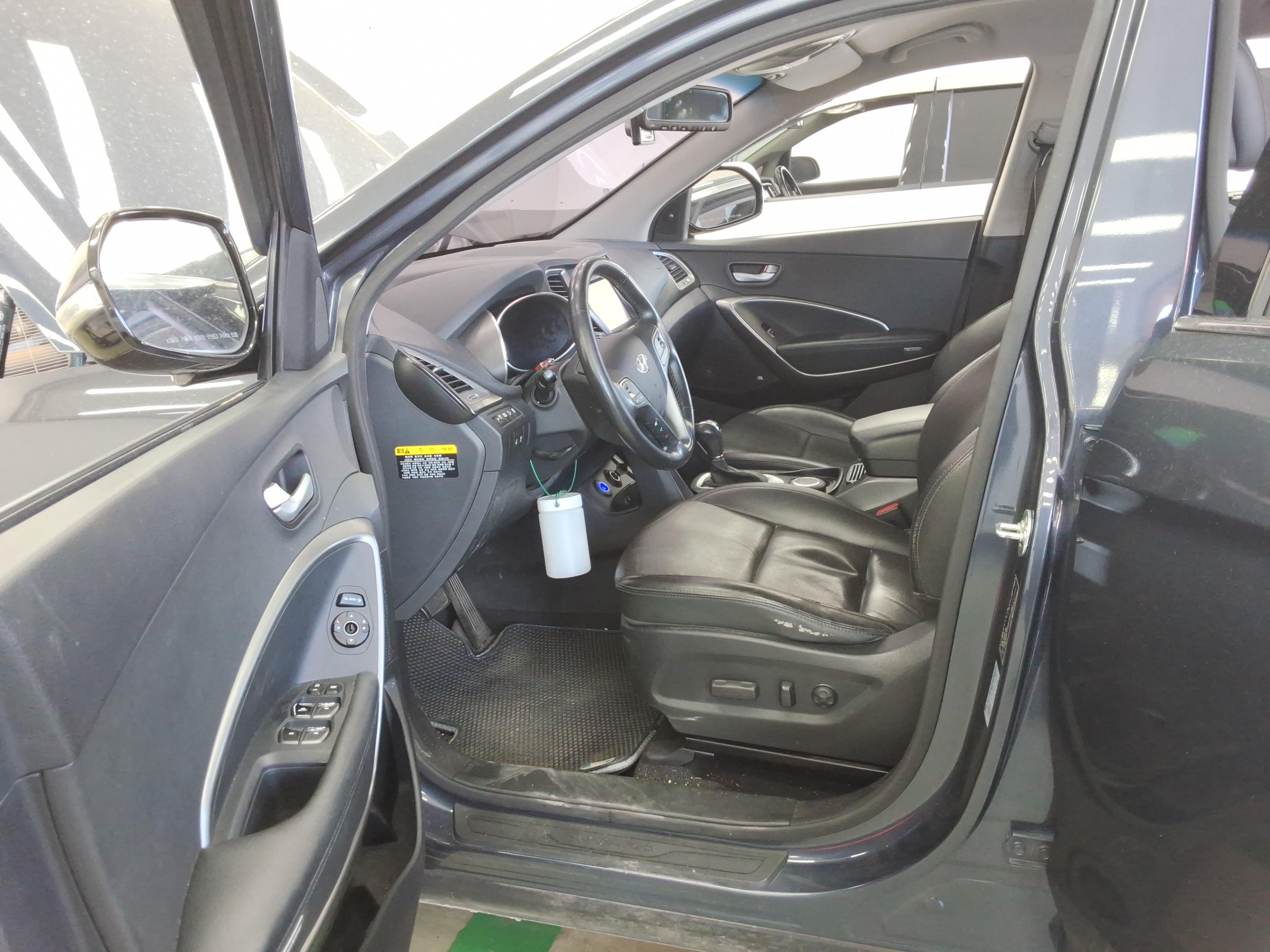 Hyundai Santa Fe 2017 - Image 9