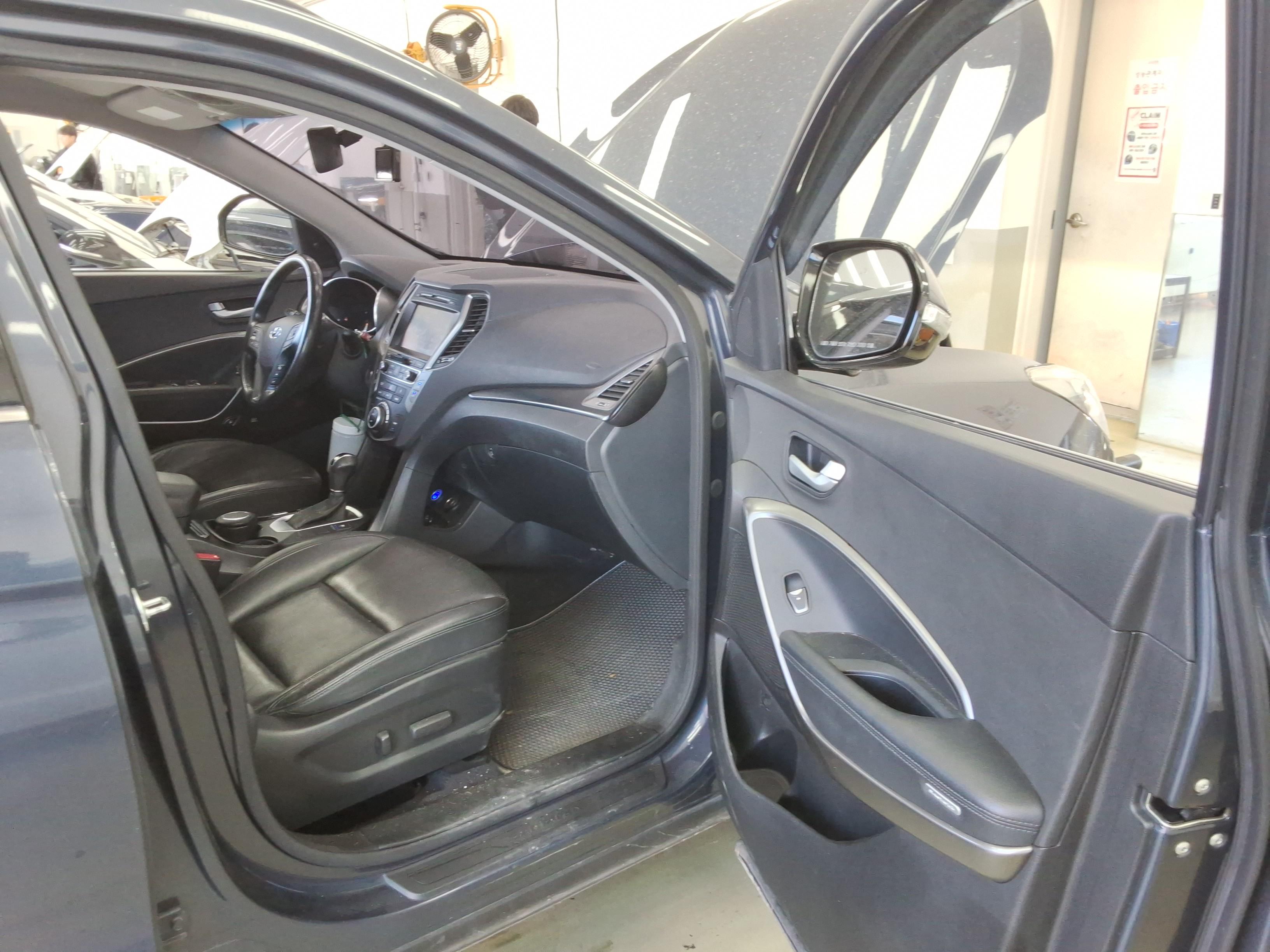 Hyundai Santa Fe 2017 - Image 12