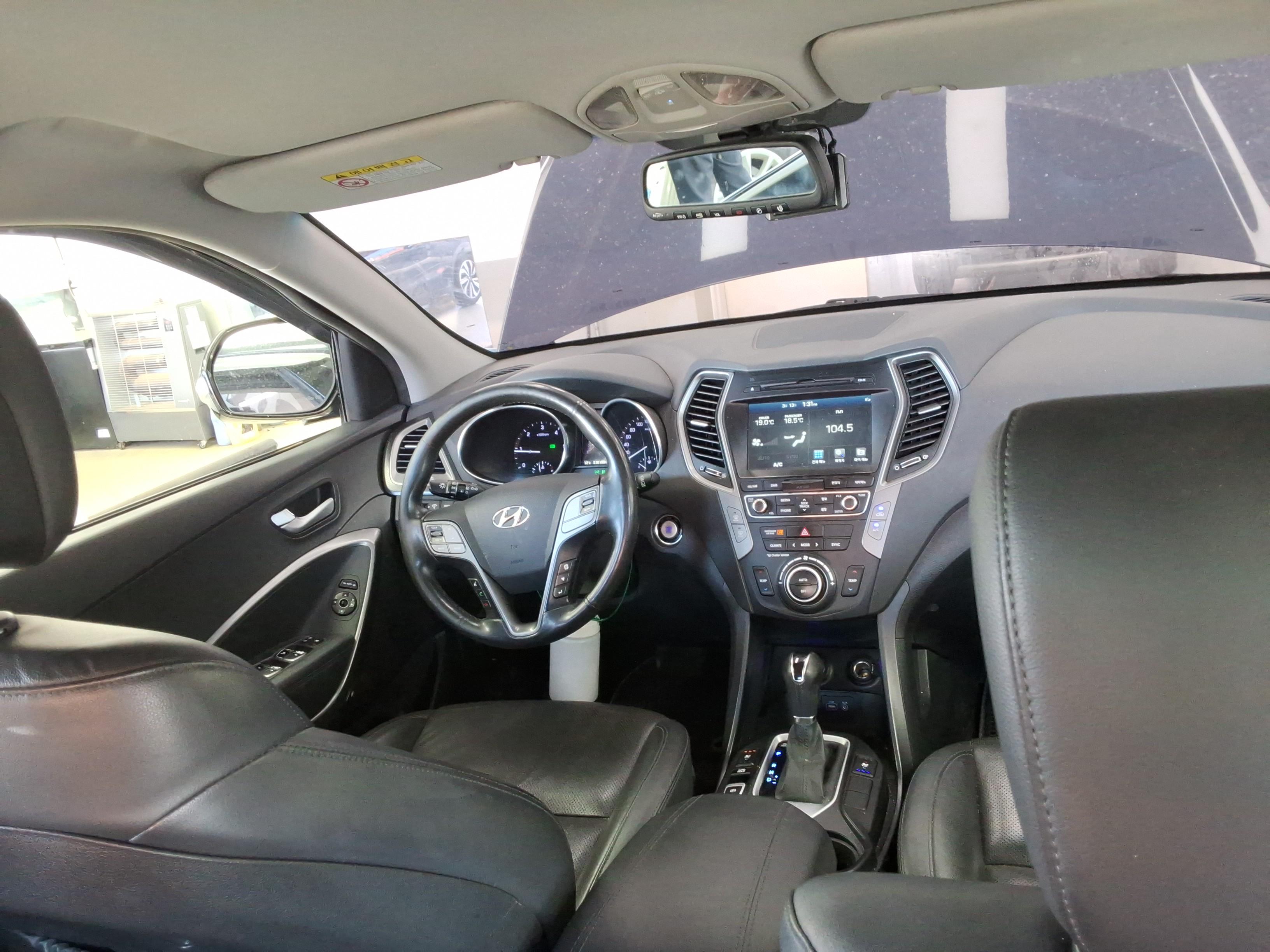 Hyundai Santa Fe 2017 - Image 13