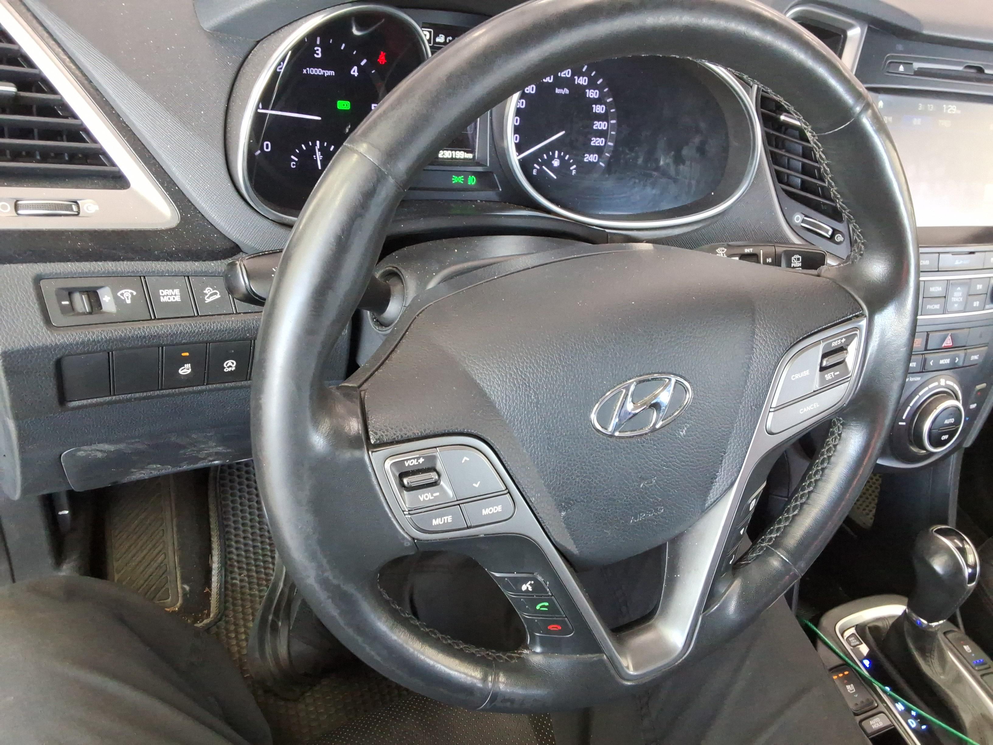 Hyundai Santa Fe 2017 - Image 15
