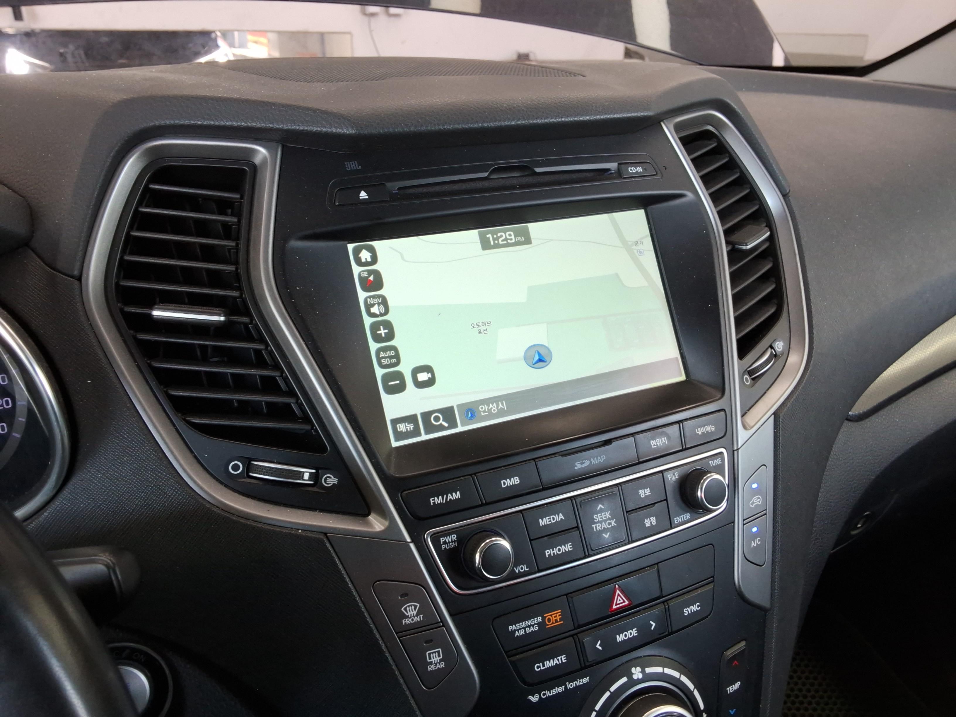 Hyundai Santa Fe 2017 - Image 16