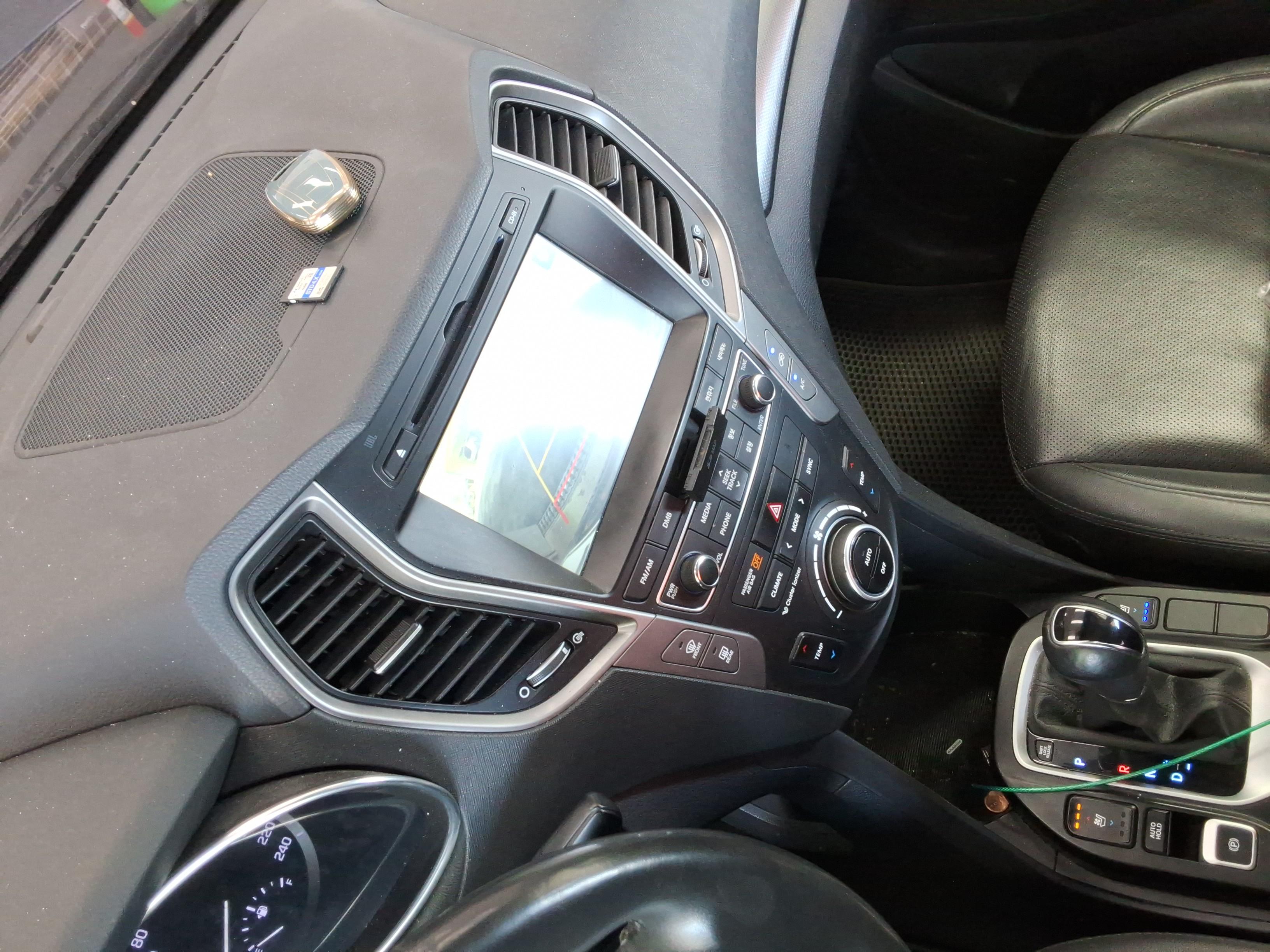 Hyundai Santa Fe 2017 - Image 17