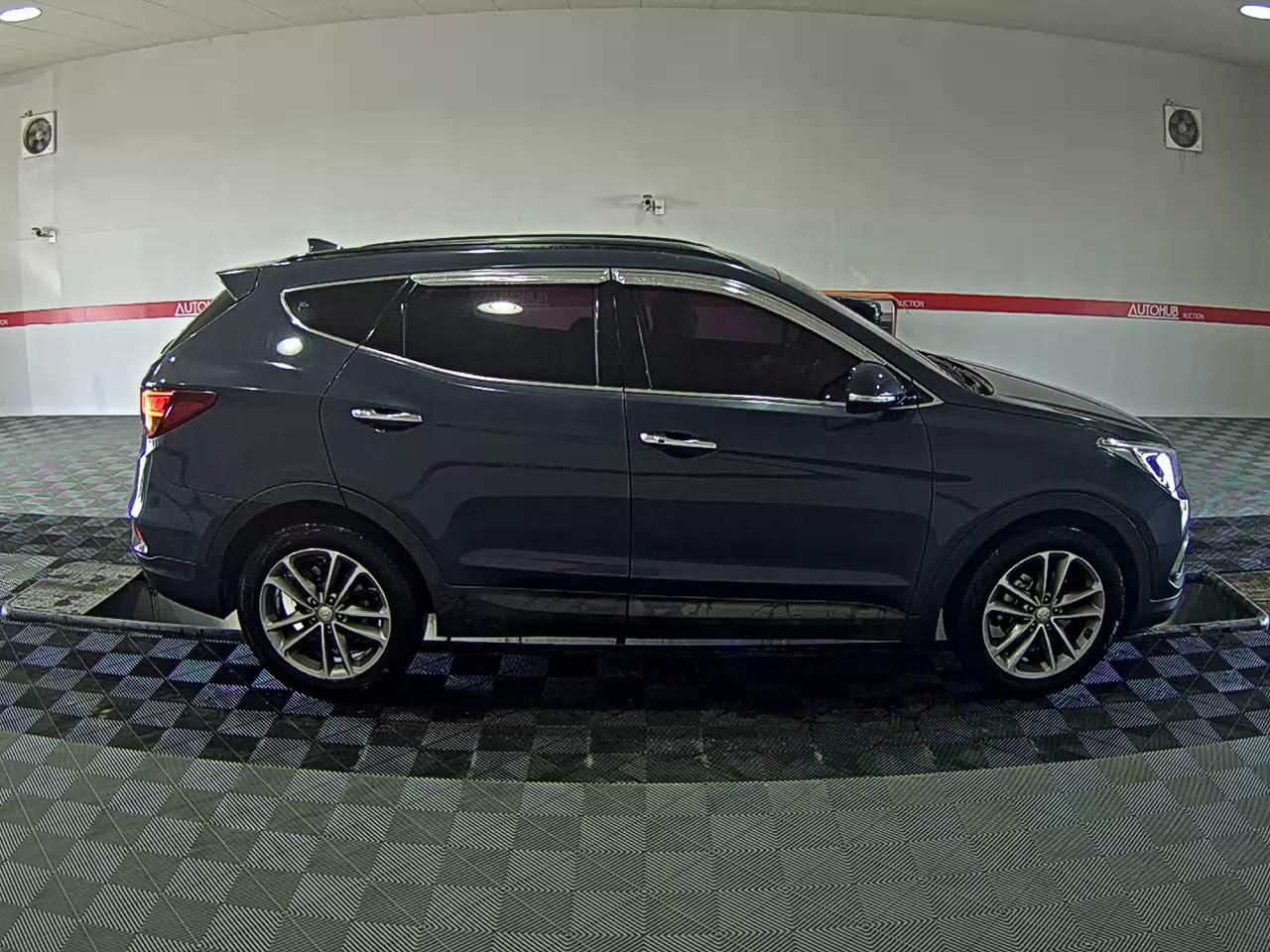 Hyundai Santa Fe 2017 - Image 3
