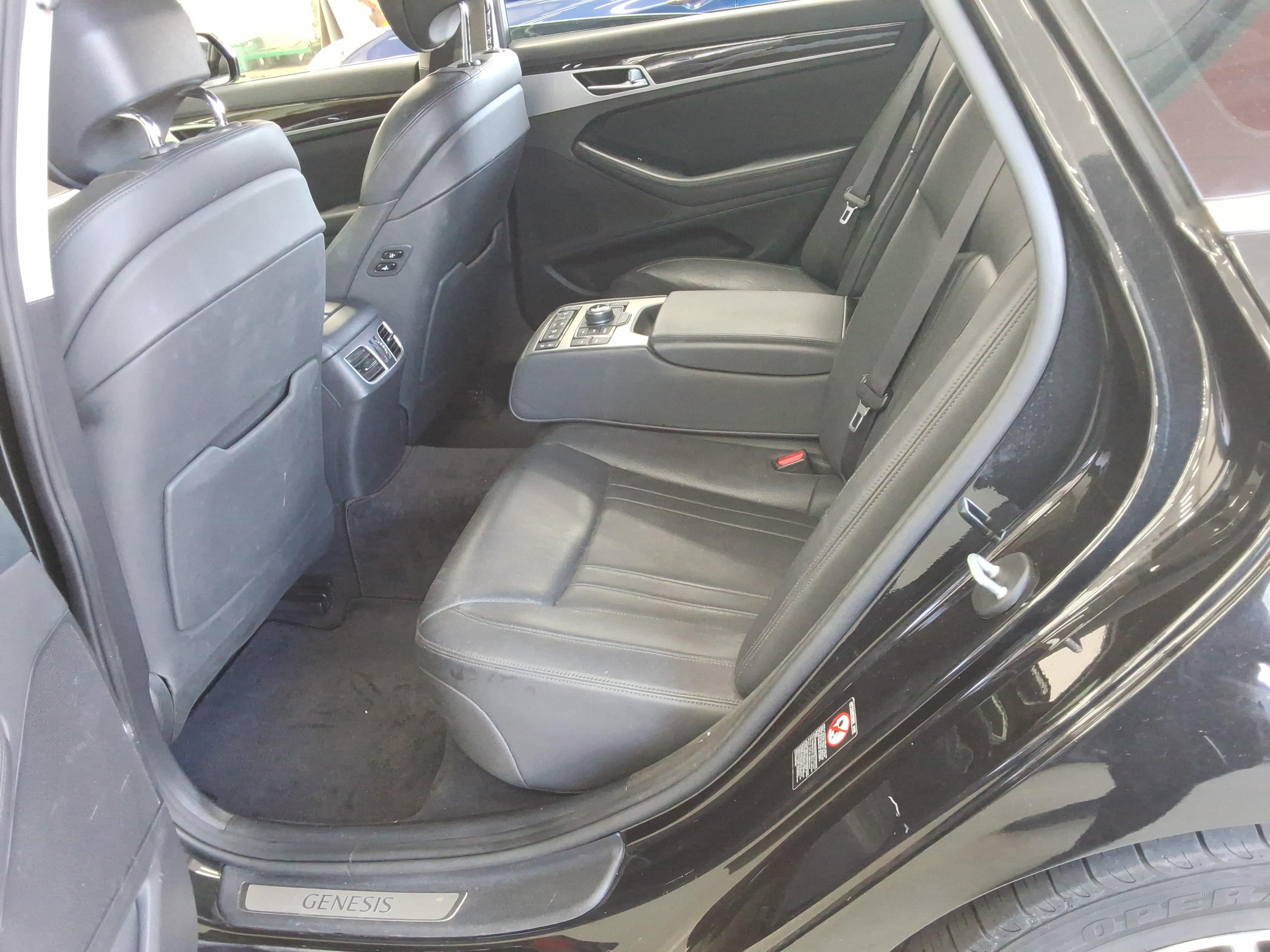 Genesis G80 - 12