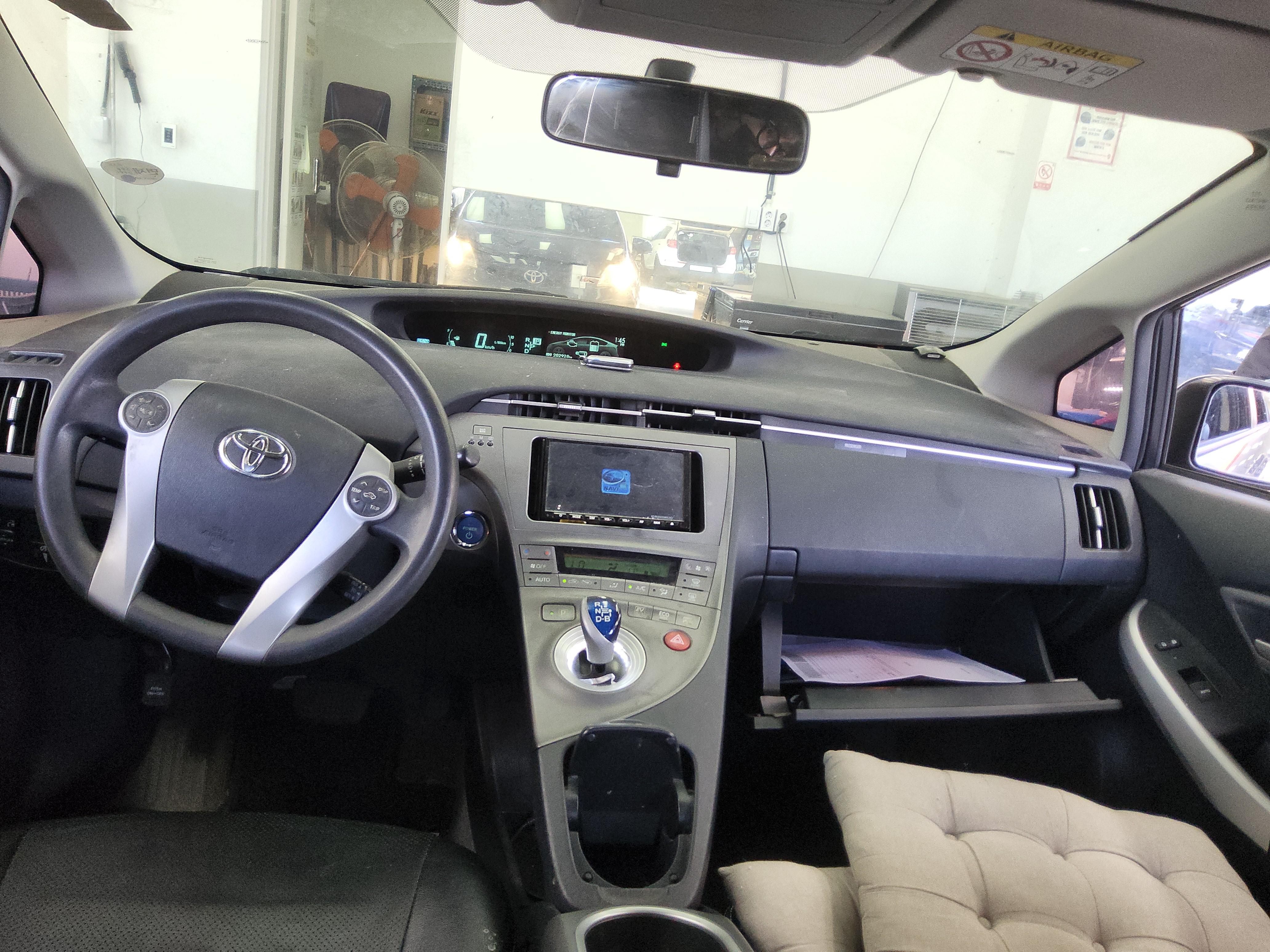 Toyota Prius - 10