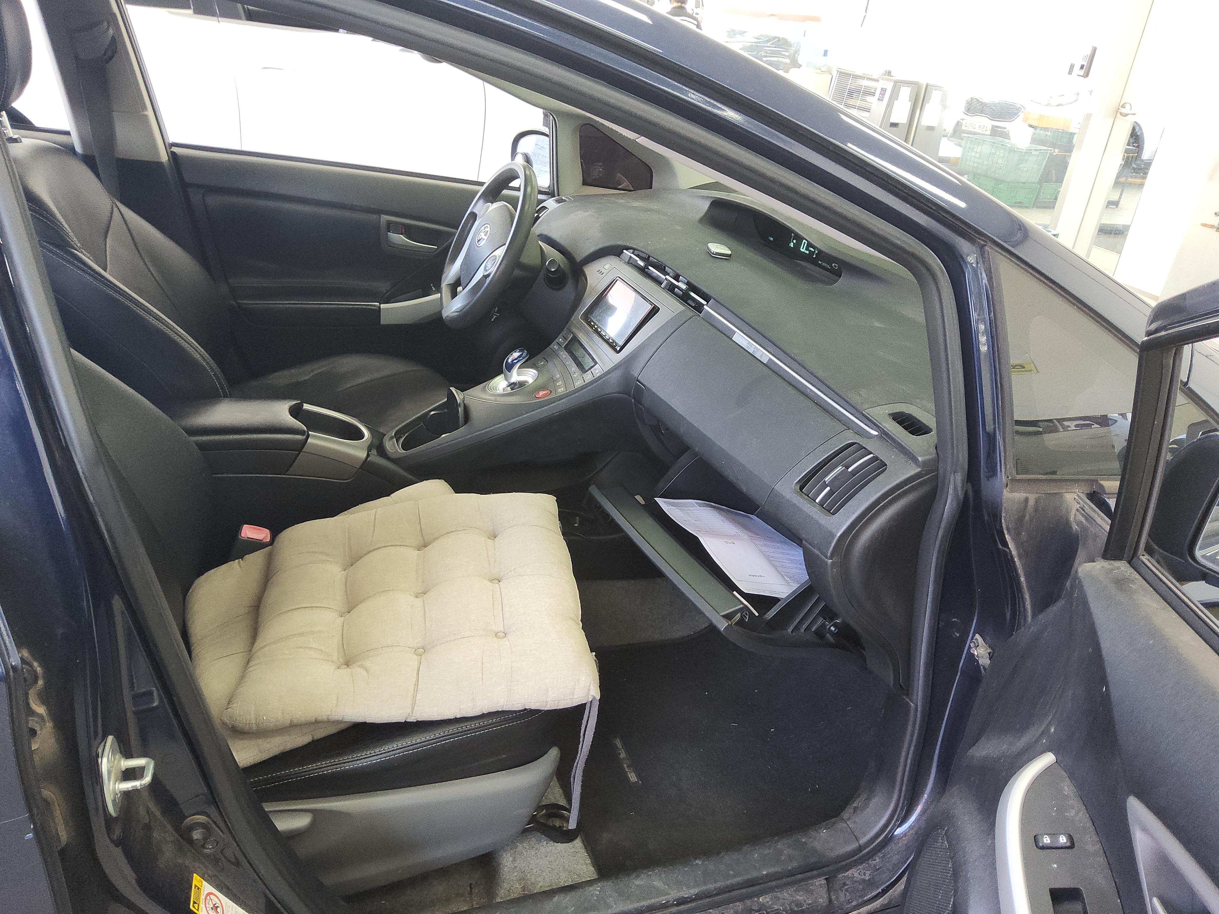 Toyota Prius - 13