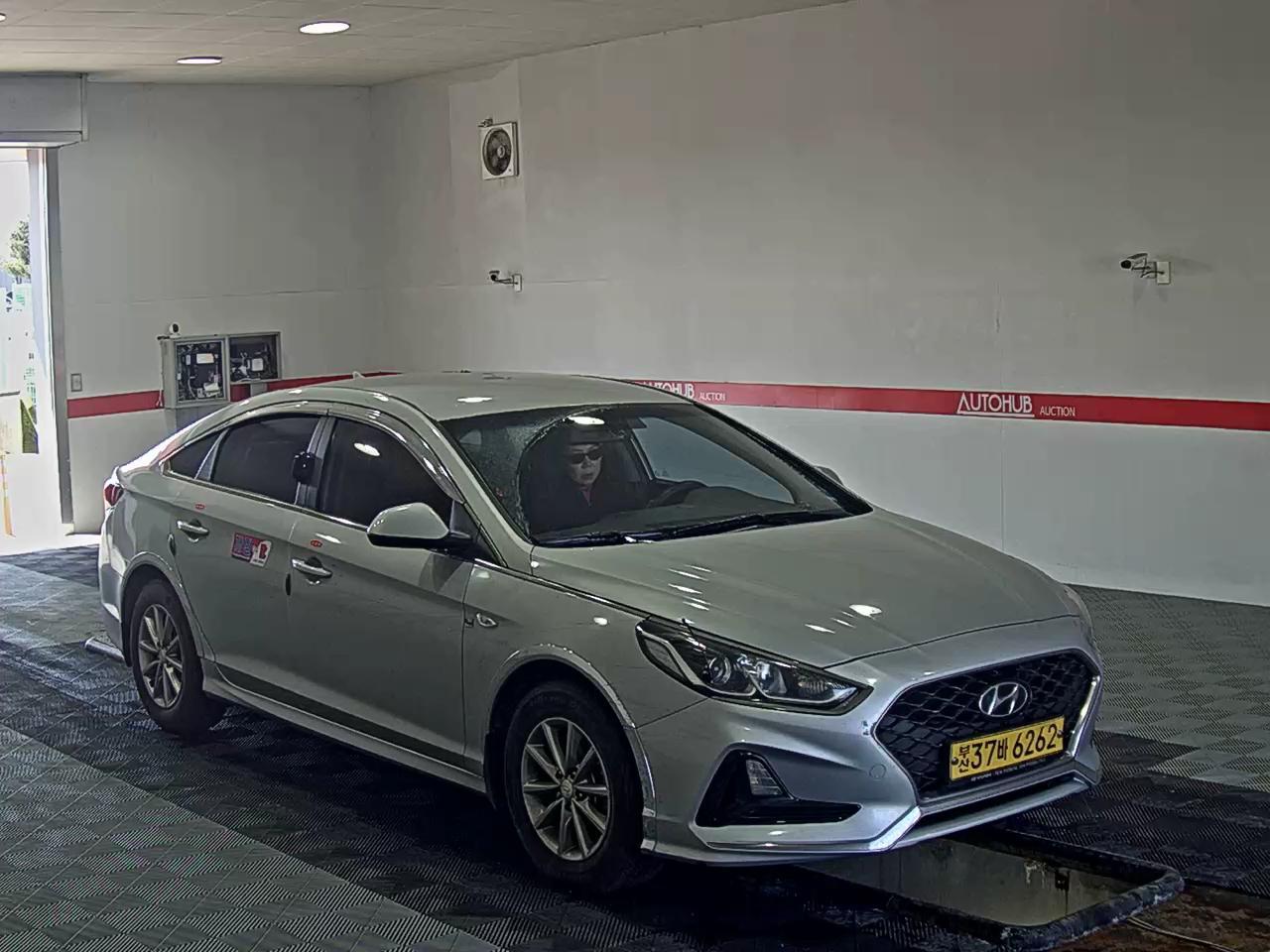 Hyundai Sonata 2020 - Image 2