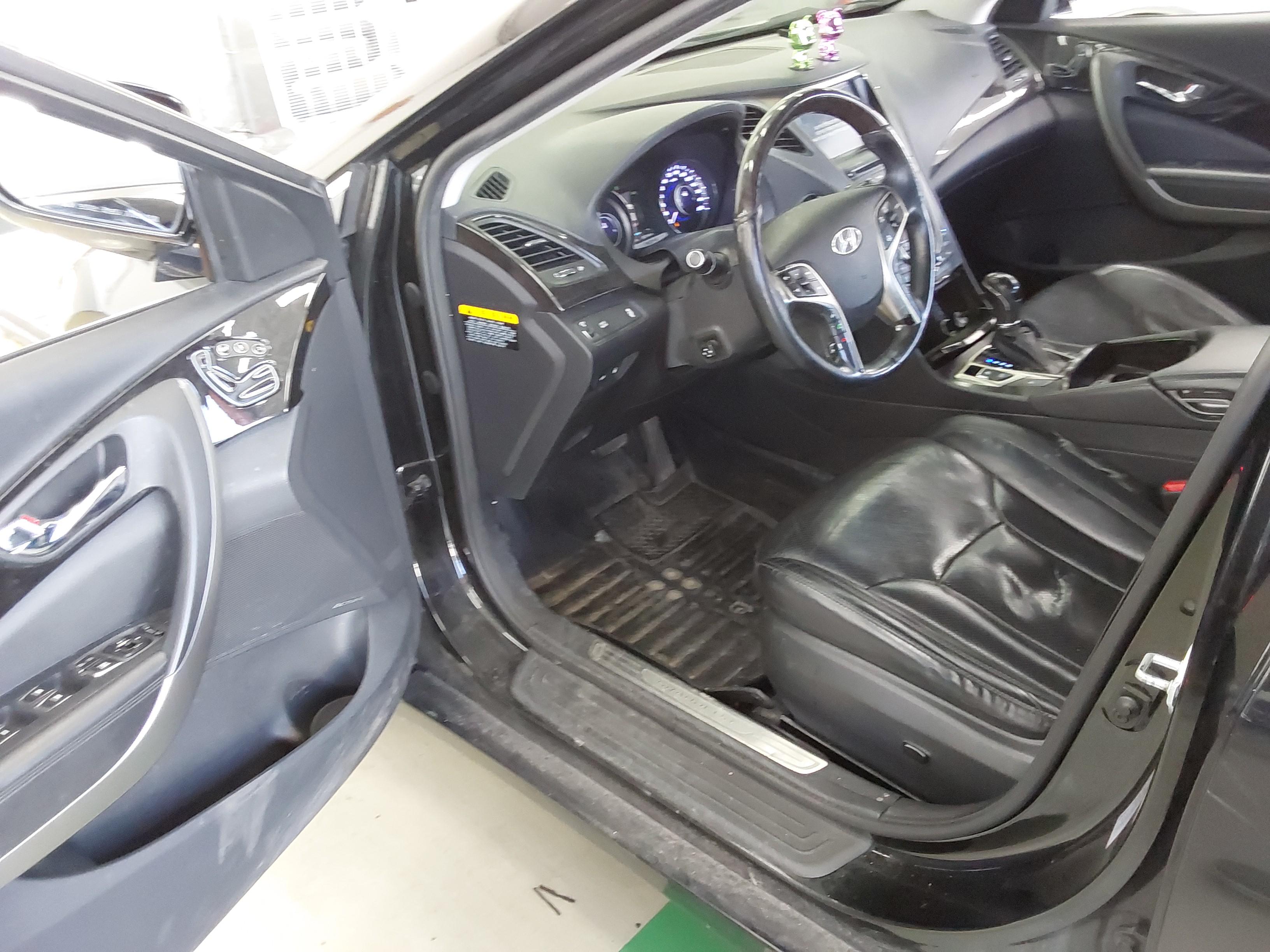 Hyundai Grandeur - 11