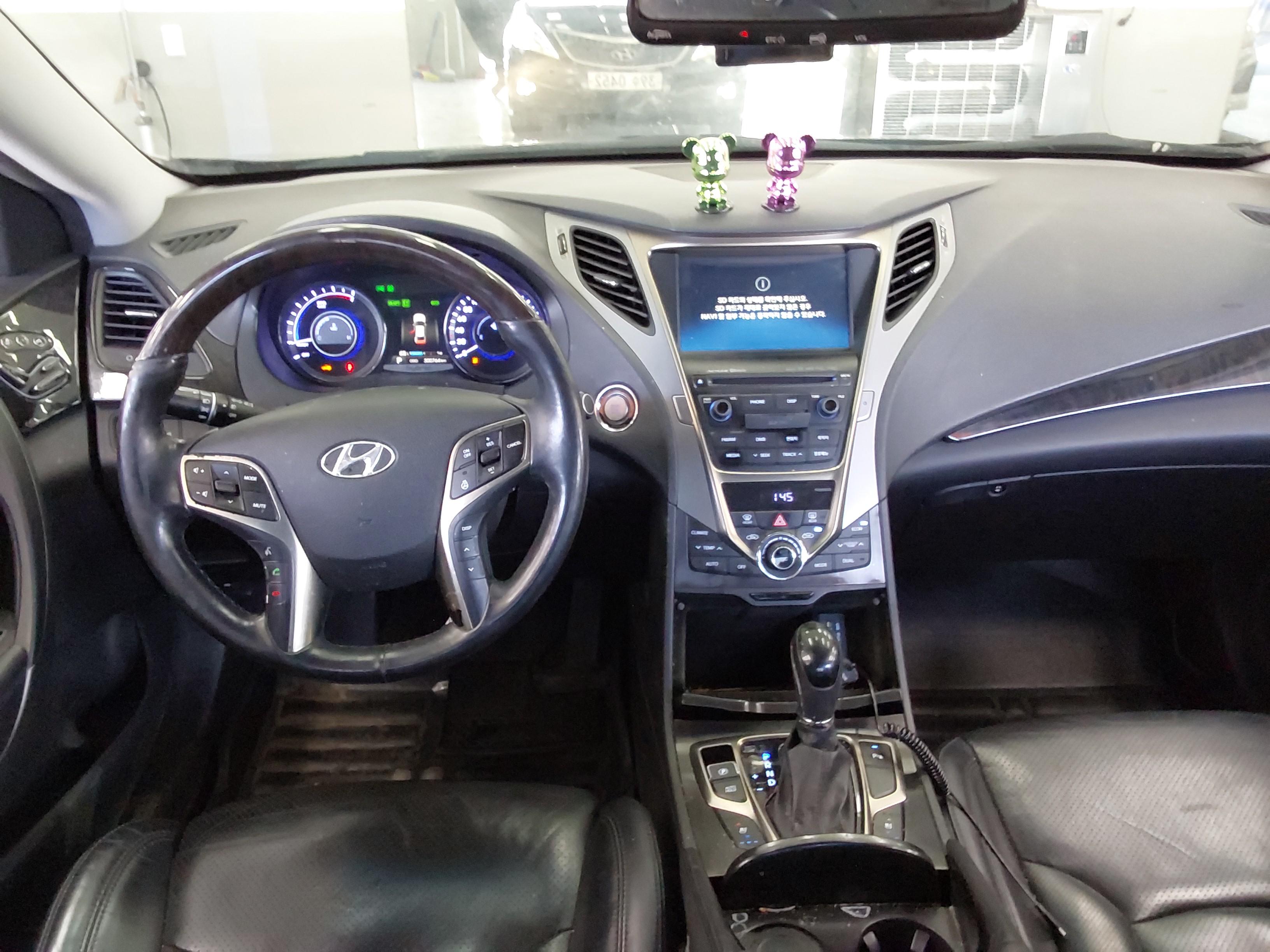 Hyundai Grandeur - 12