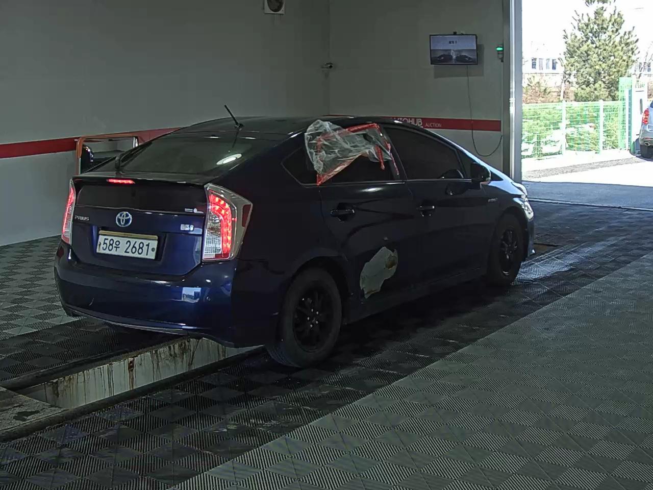 Toyota Prius - 4