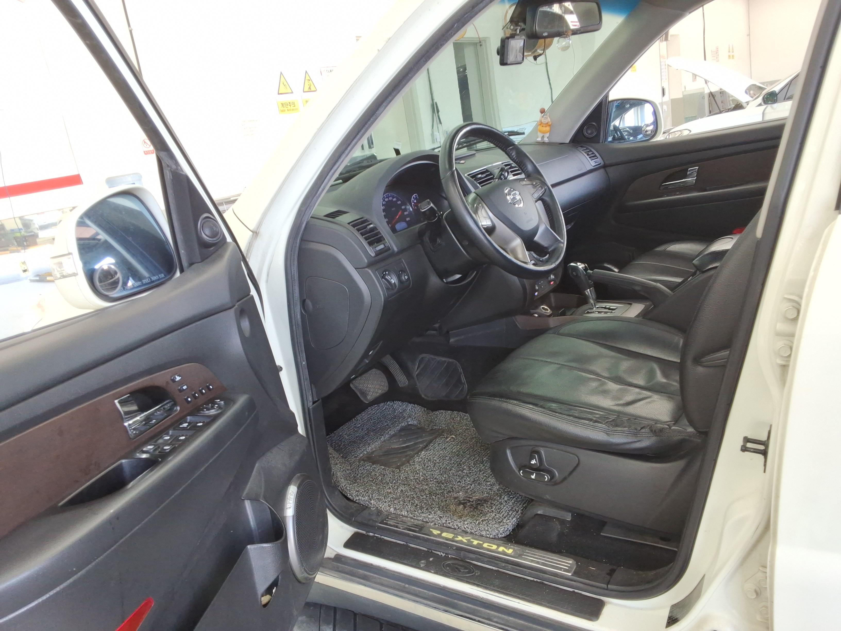 KG Mobility Rexton 2015 - Image 10